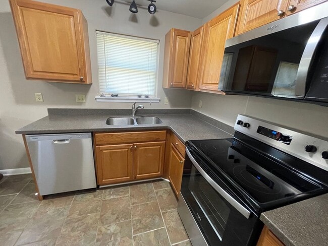 Building Photo - 1101 Lehman Dr