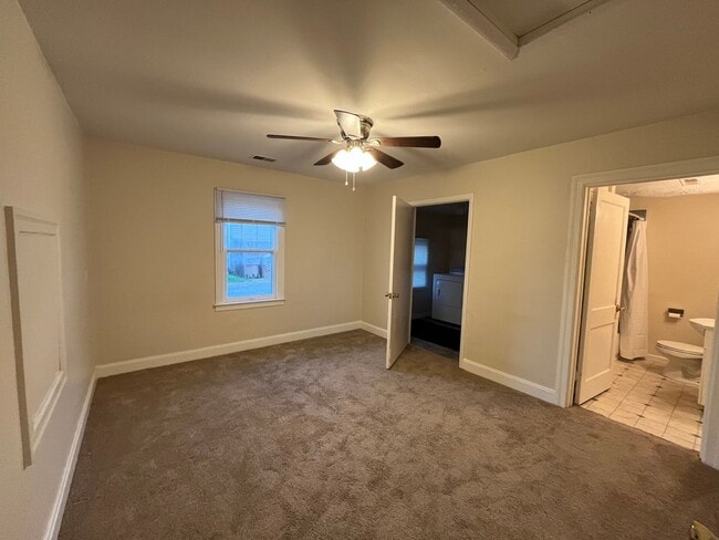 Building Photo - 1 Bedroom/ 1 Bathroom Duplex plus office, ...