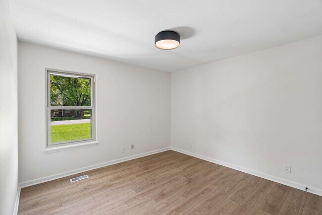Building Photo - 112 Juniper Dr