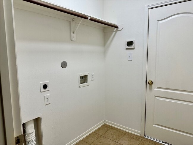 Building Photo - 30415 Deleon Fields Dr