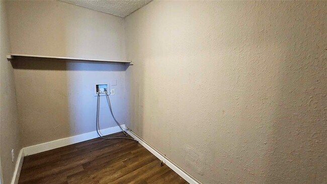 Building Photo - 1505 NE 29th St