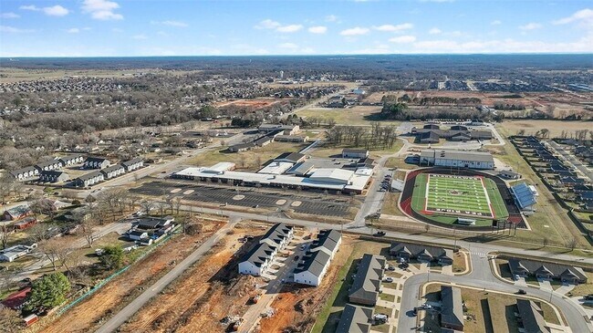 Building Photo - 1700 Cuppett Cir