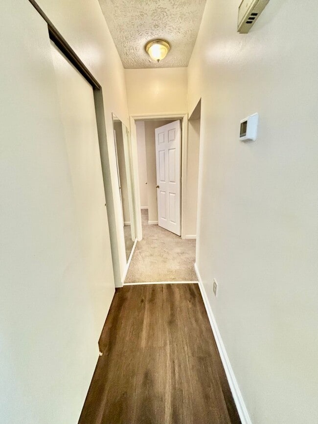 Building Photo - 2 Bedroom Across from Law School!