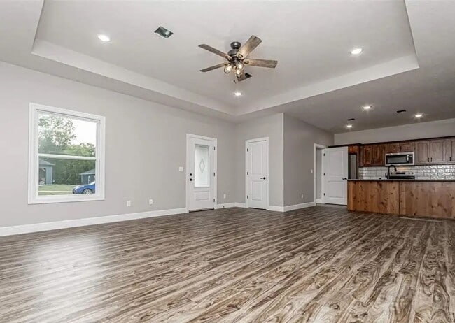 Building Photo - Spacious, Stylish & Ready for Summer Move-In