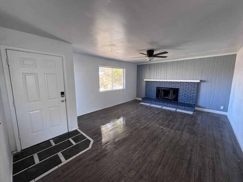 Building Photo - 374 Village Way