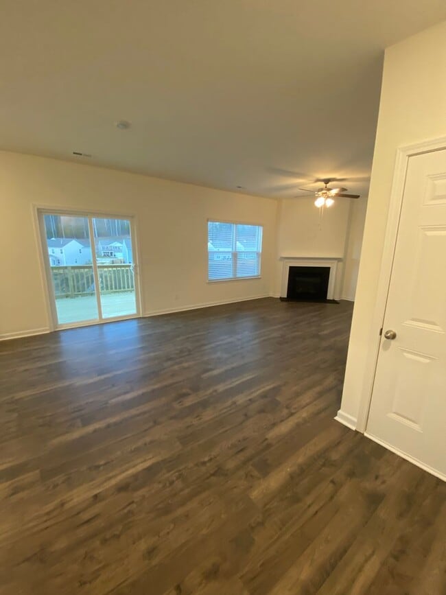 Building Photo - Gorgeous South Knoxville house!!!!!