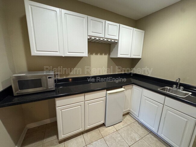 Building Photo - 425 Water Shadow Ln