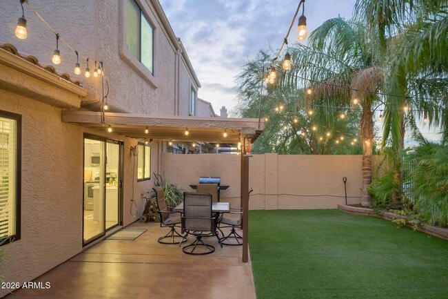 Building Photo - 322 E Bluebell Ln