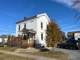 Building Photo - 15 Locust St