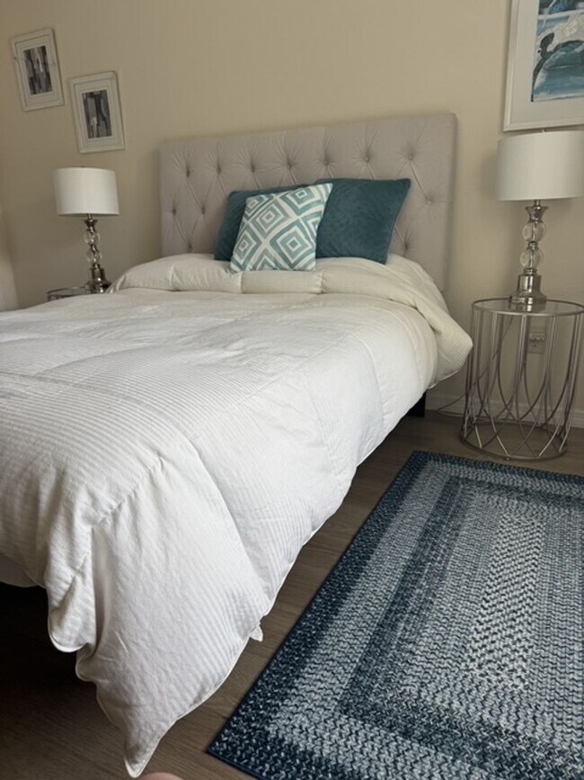 Building Photo - Fully Furnished 3/2 in beautiful Villages Community