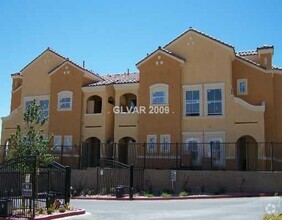 Building Photo - 3975 N Hualapai Way