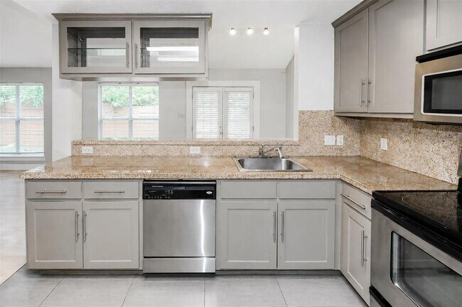 Building Photo - 1302 Danbury Square