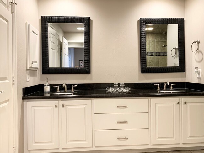 Building Photo - 2400 McCue Rd