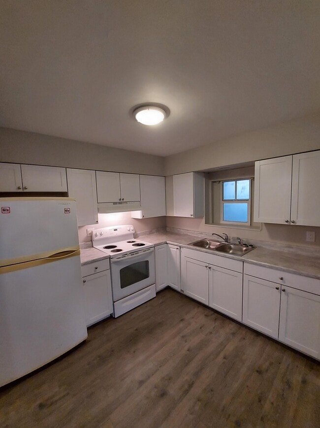 Building Photo - 2247 Stella St