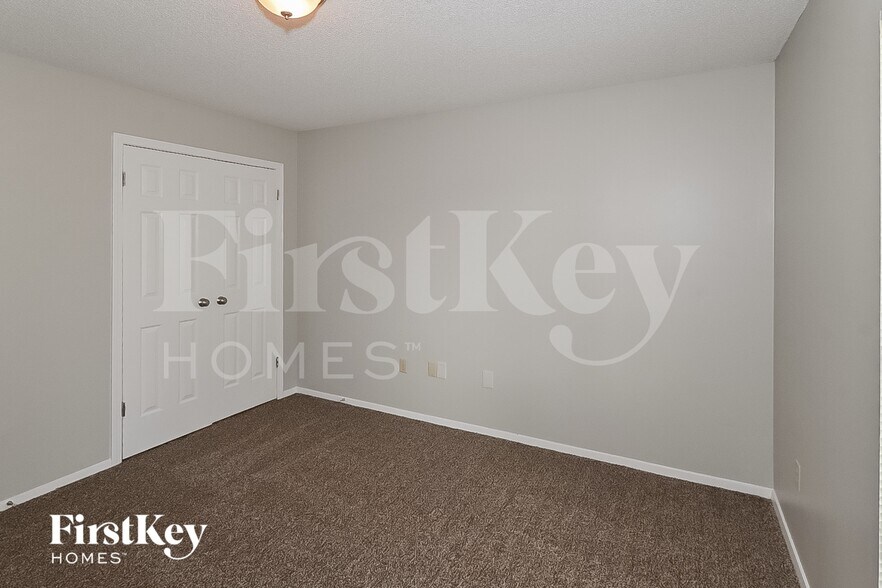 Building Photo - 3431 Golden Oaks Dr