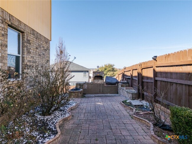 Building Photo - 6303 Blayney Dr