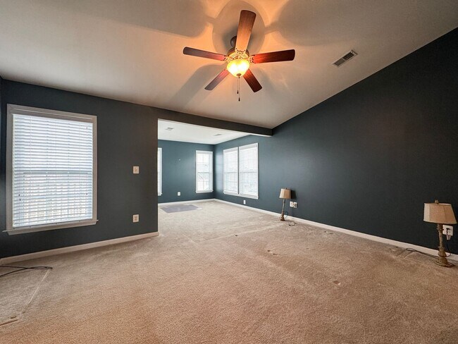 Building Photo - Stunning 3 Bed 2/2 Bath End-Unit Townhome In Desired Stone Ridge South