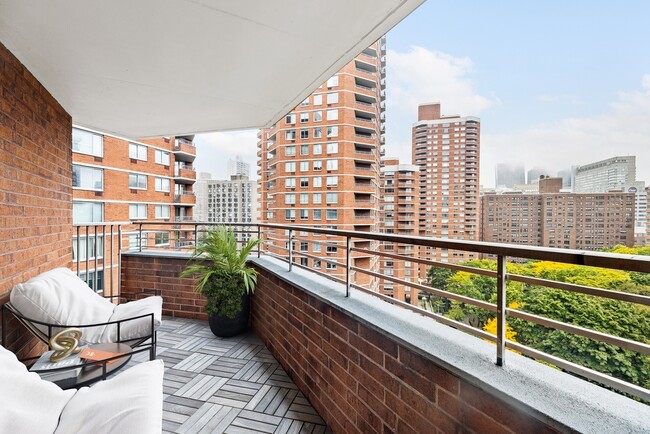 Interior Photo - Kips Bay Court