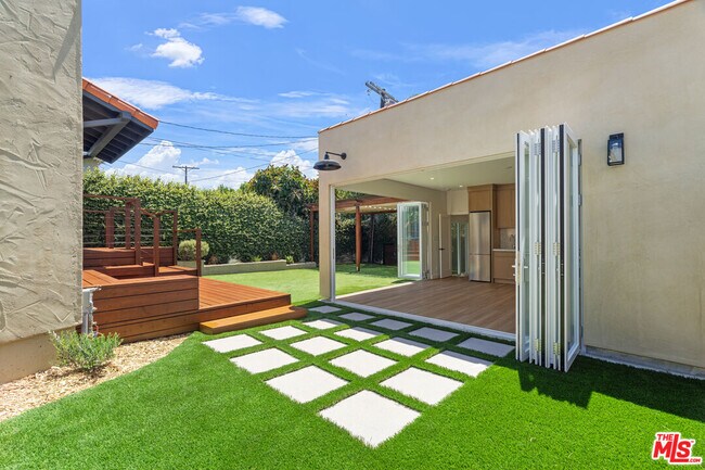 Building Photo - 2347 Parnell Ave