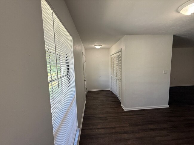 Building Photo - 886 Meginnis Ln