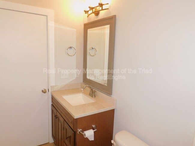 Building Photo - 934 Albert St SW