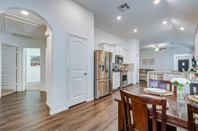 Building Photo - 26022 Steele Flower Dr