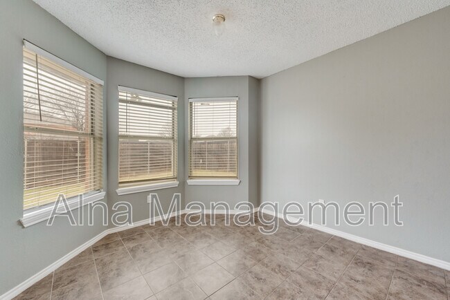 Building Photo - 6609 Gardenia Dr