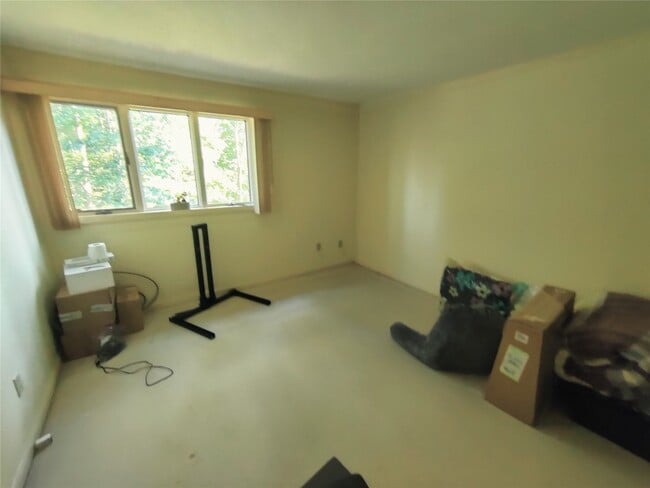 Building Photo - 605 Clubhouse Rd
