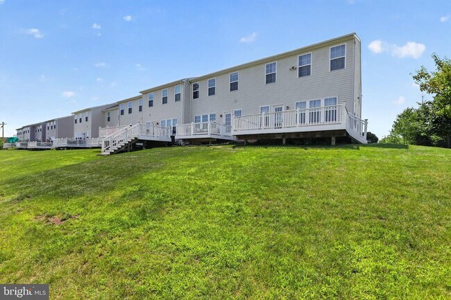 Building Photo - 1551 Emily Ct