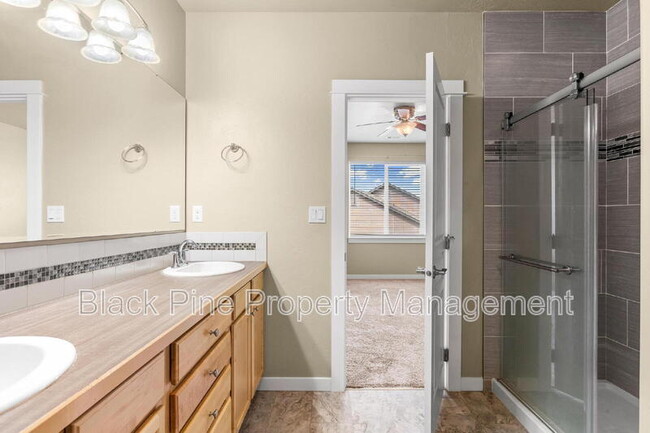 Building Photo - 1510 W Cactus St