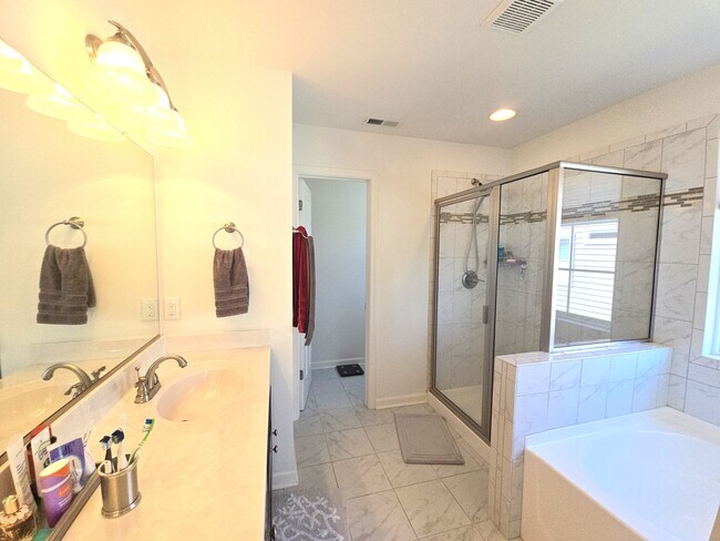 Building Photo - 1129 Flower St