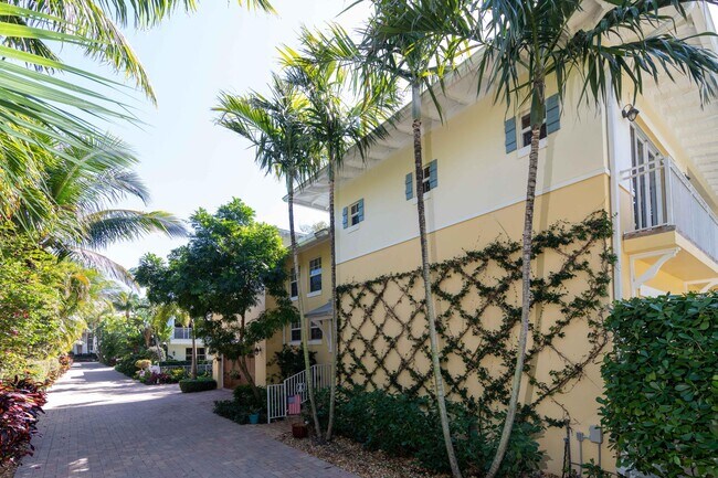 Building Photo - 920 Lago Mar Ln
