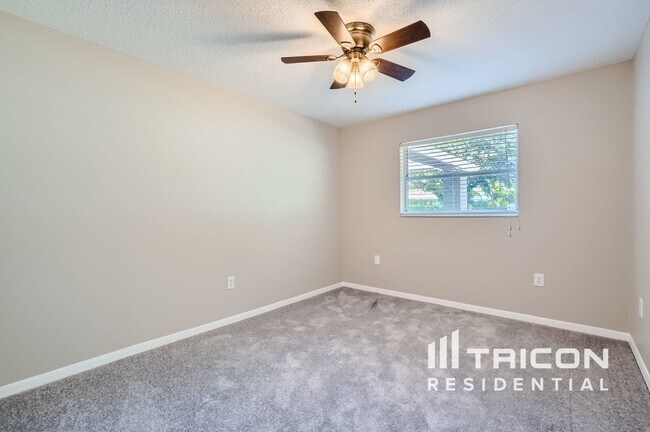Building Photo - 2062 Southpointe Dr
