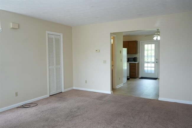 Building Photo - 832 Vine St