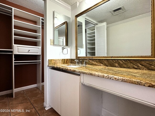 Building Photo - 6000 San Jose Blvd