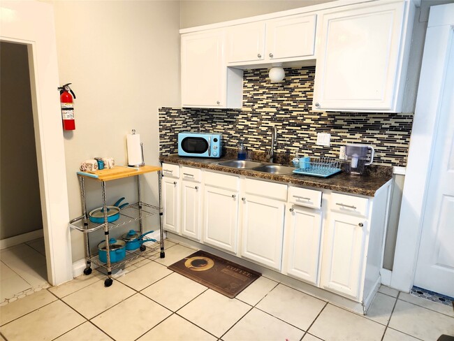 Building Photo - 2605 Avenue Q