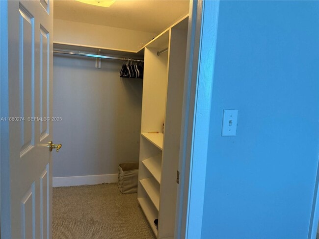 Building Photo - 800 Claughton Island Dr