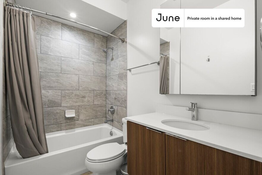 Building Photo - Room in Shared 3 bed/2 bath home in Dupont Circle
