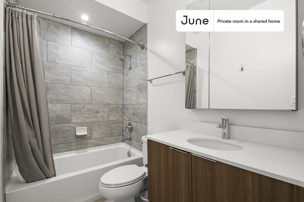 Building Photo - Room in Shared 3 bed/2 bath home in Dupont Circle