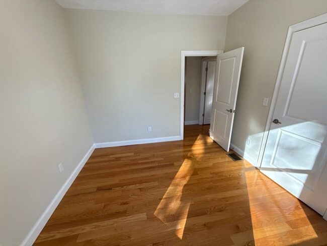 Building Photo - 14 Chapel St