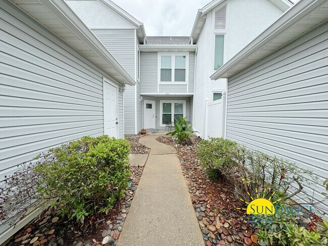 Building Photo - Waterfront Luxury Living on Cinco Bayou!