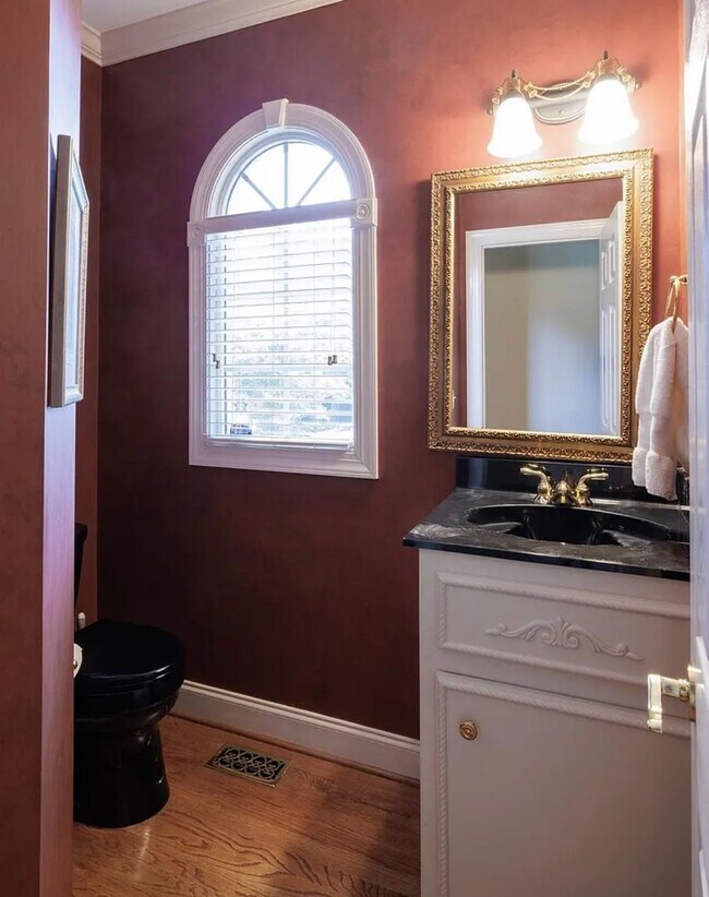 Building Photo - Luxury Waterfront Rental in Gated Montebello Community