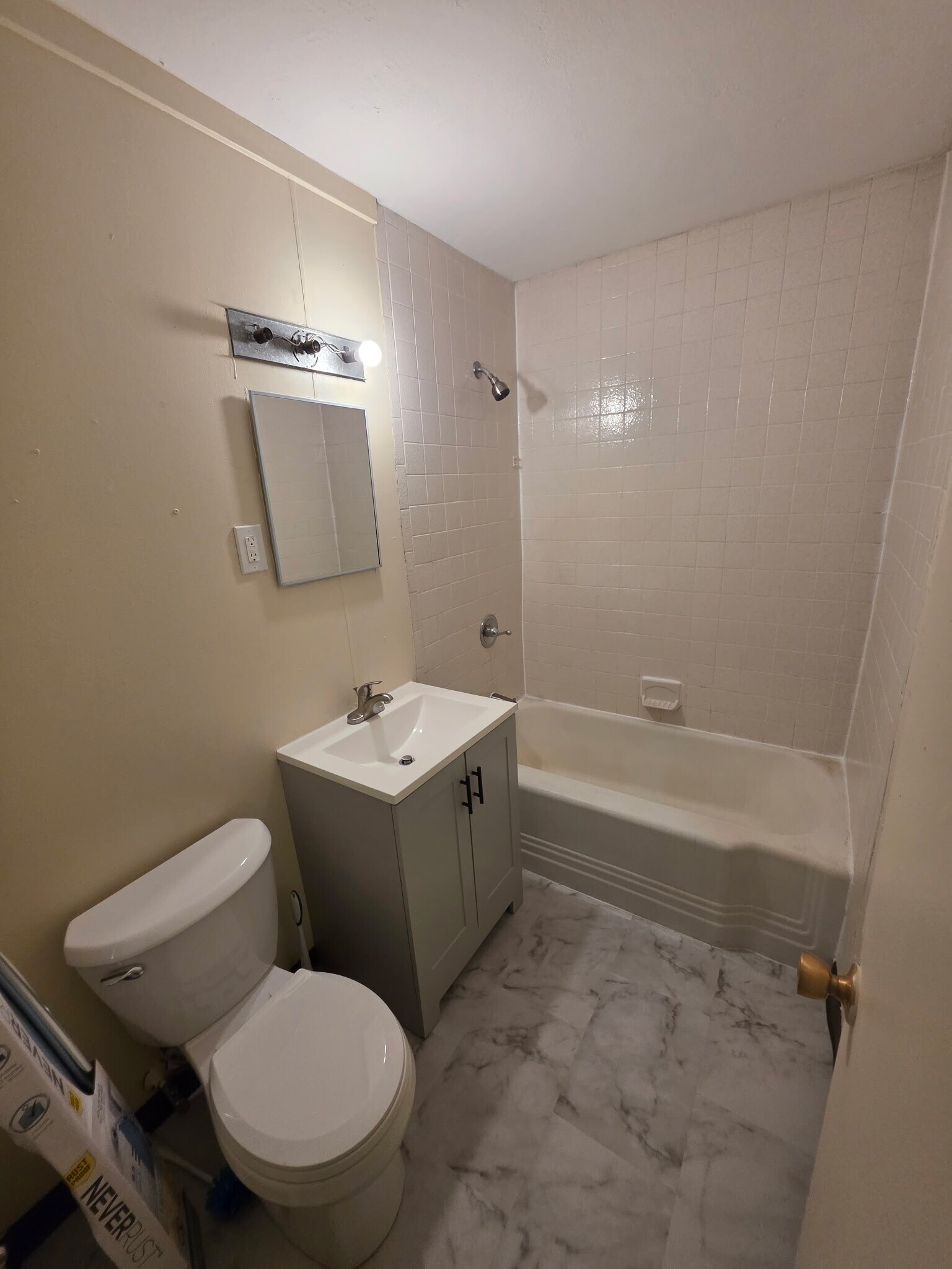 Building Photo - 64 Albany St