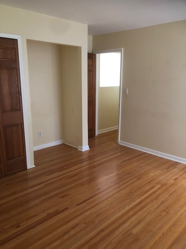 Building Photo - 1708 S Clifton Ave