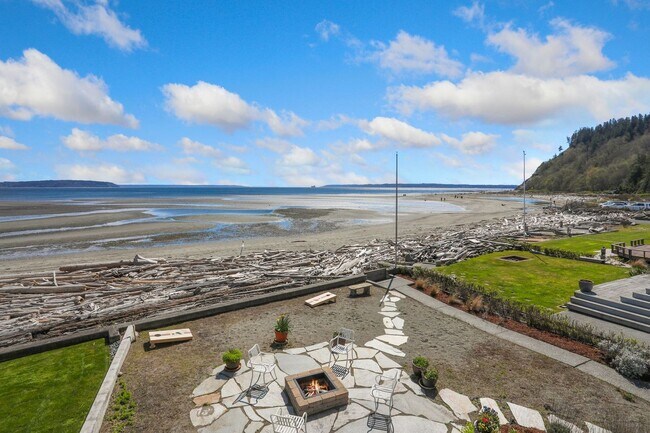 Building Photo - Spectacular Water Front Home With a Short Term  Lease to Start!