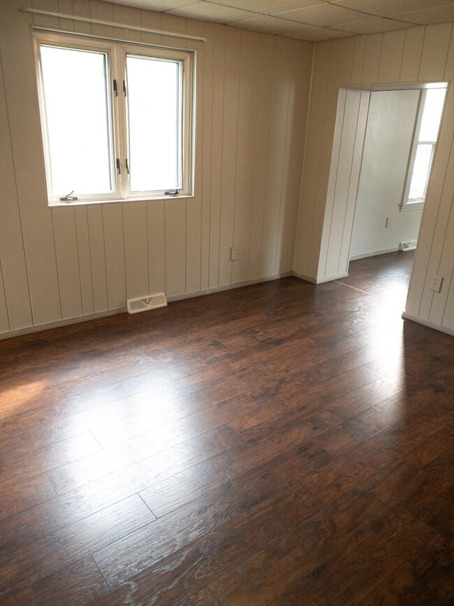 Building Photo - 737 Grove Ave