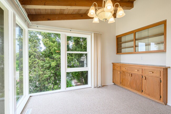 Building Photo - 552 Vía Del Monte