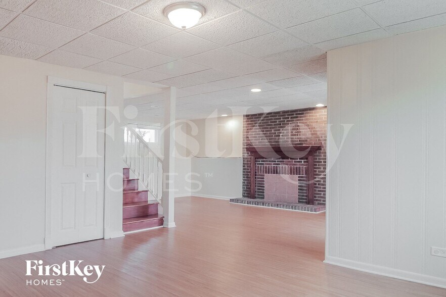 Building Photo - 135 Oriole Rd