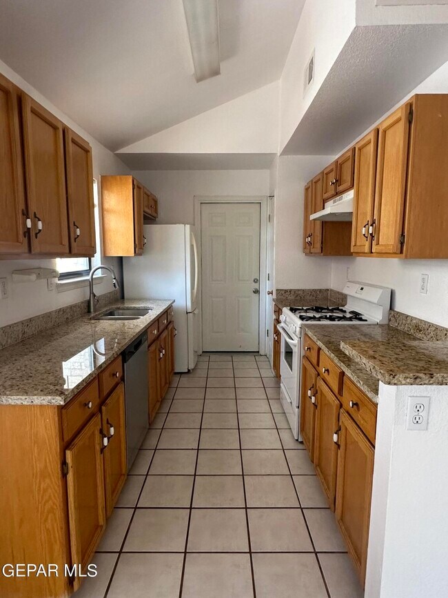 Building Photo - 7324 Canyon Run Dr