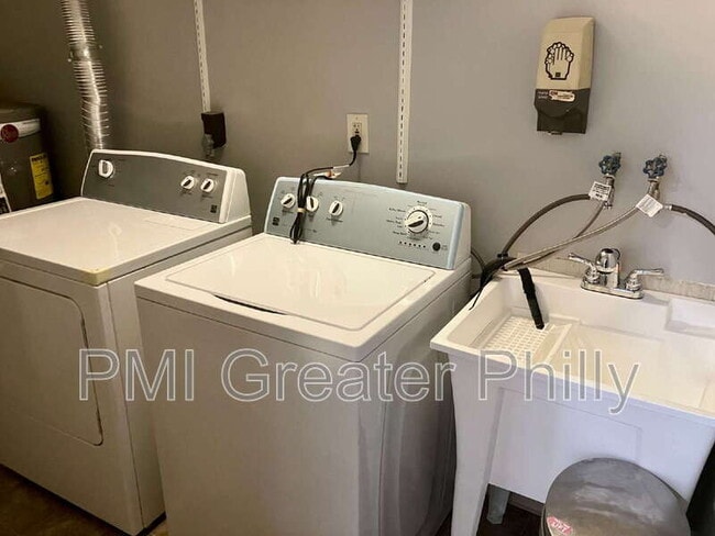 Building Photo - 2466 Brandon Ct